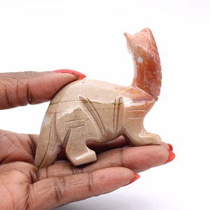 Diplodoco em esteatite: escultura de dinossauro boliviana