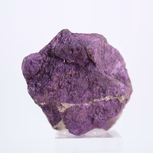 Purpurite bruta de Portugal sobre suporte – Espécime mineral