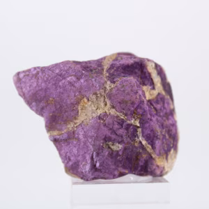 Purpurite bruta de Portugal – Espécime roxo sobre suporte