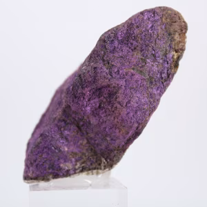 Purpurite bruta de Portugal sobre suporte – Coleção mineralógica